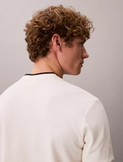 T-shirt van piquékatoen met puntkraag