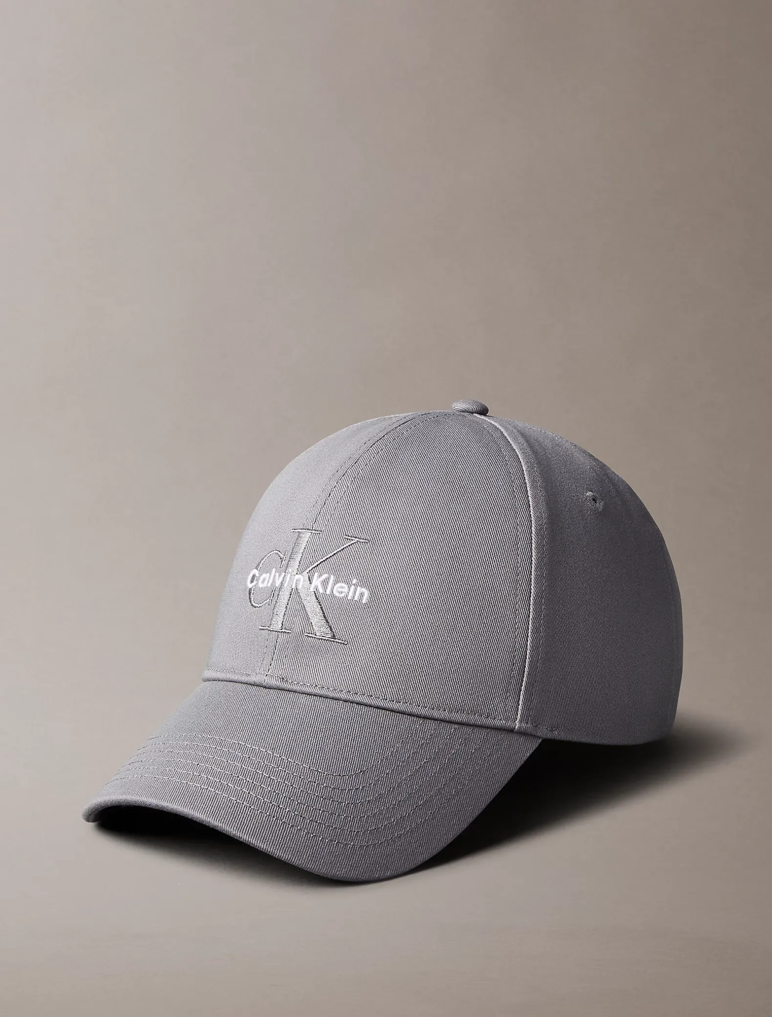 Twill pet met geborduurd monogramlogo