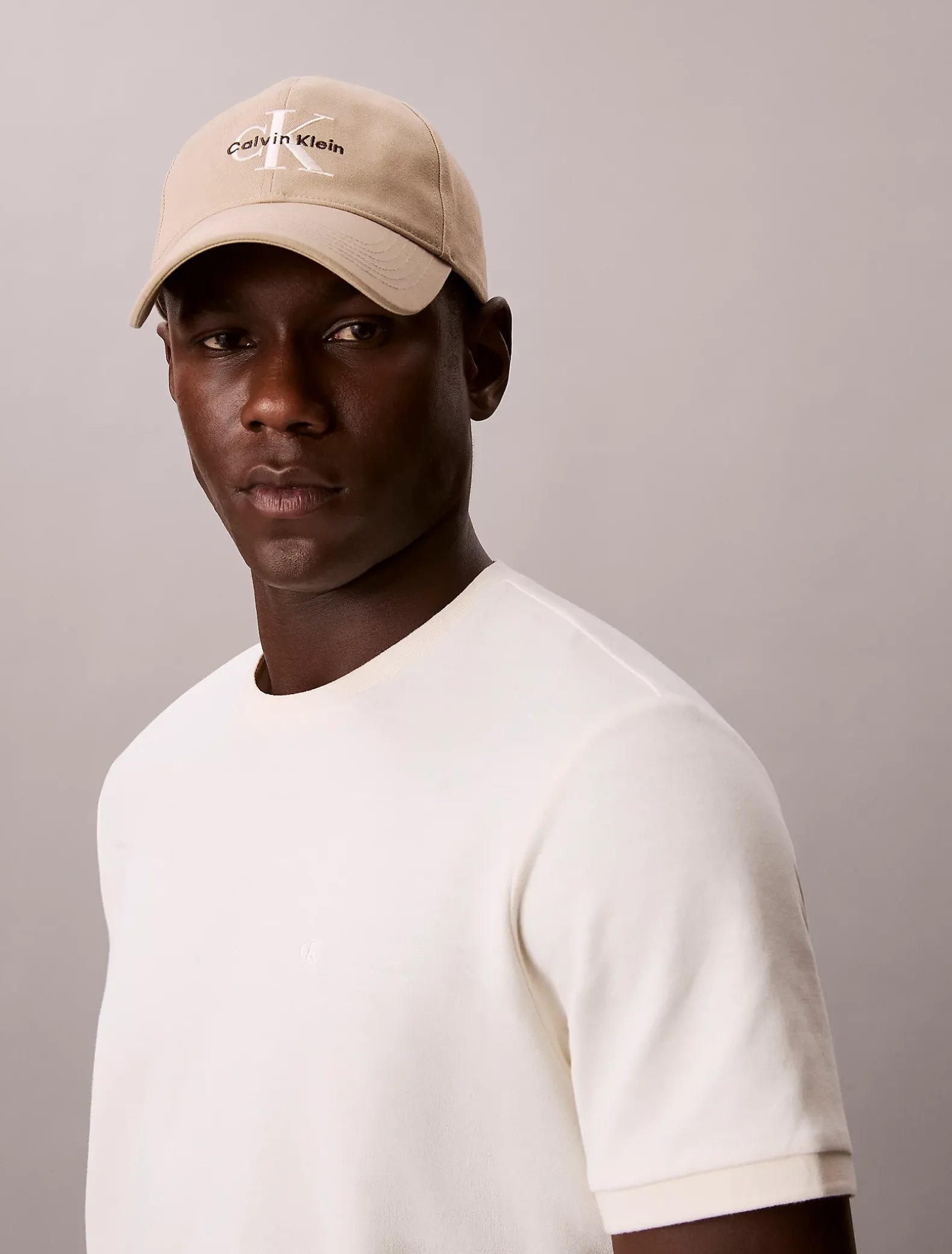 Twill pet met geborduurd monogramlogo