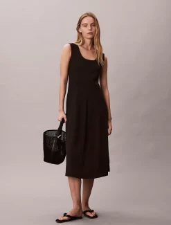 Uitlopende midi-jurk met ronde hals