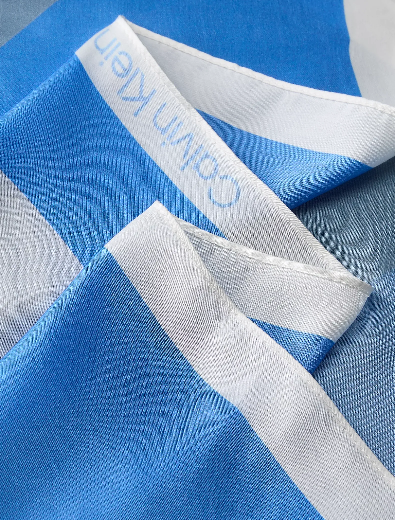 Vierkante satijnen colourblock bandana sjaal