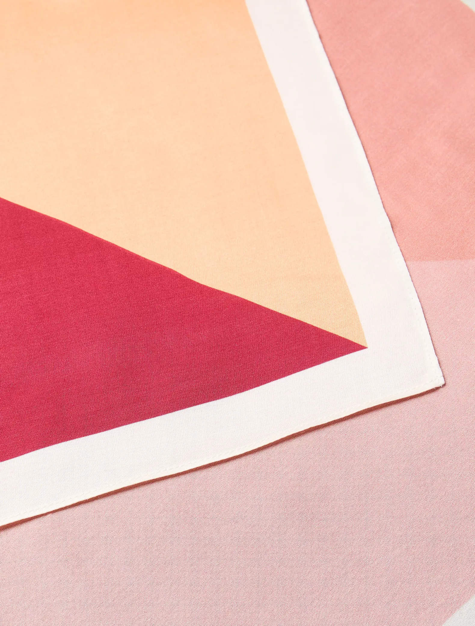 Vierkante satijnen colourblock bandana sjaal