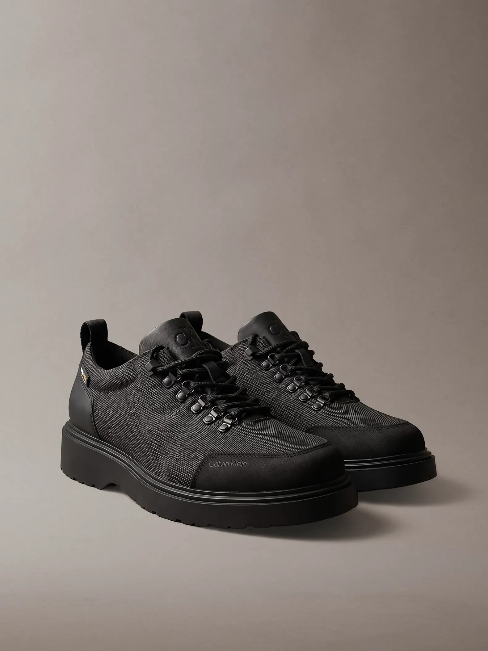 Waterafstotende wandelschoenen met profielzool