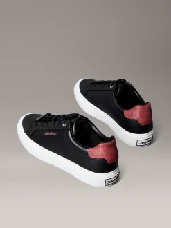 Zachte leren sneakers met logo in reliëf