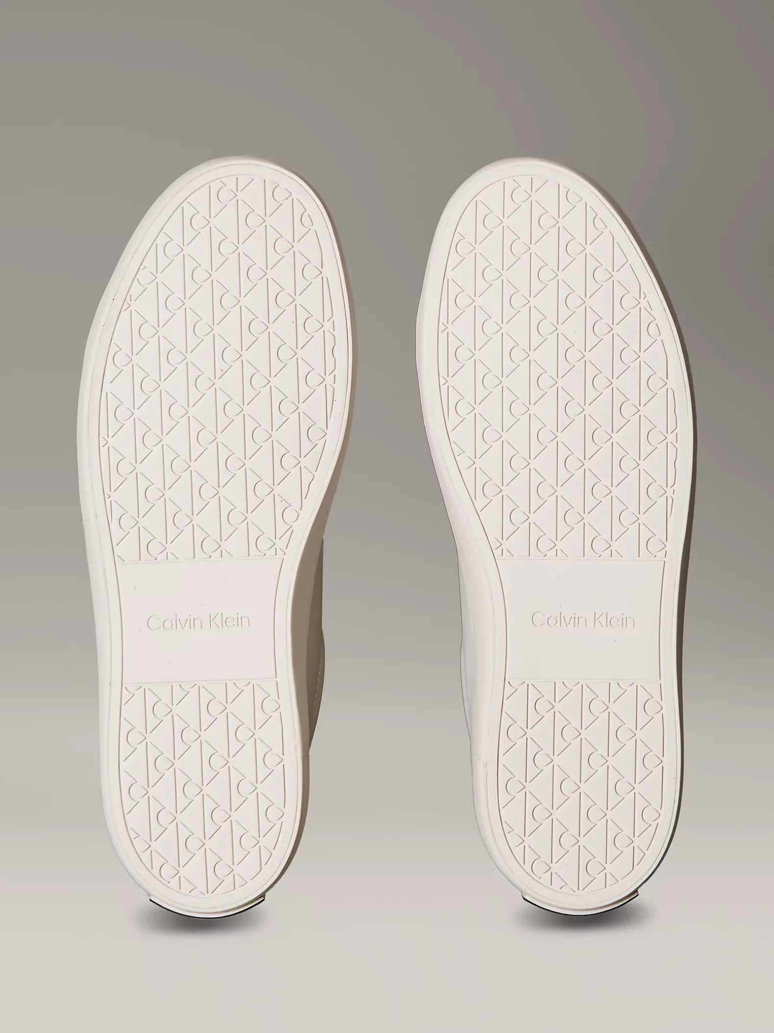 Zachte leren sneakers met logo in reliëf